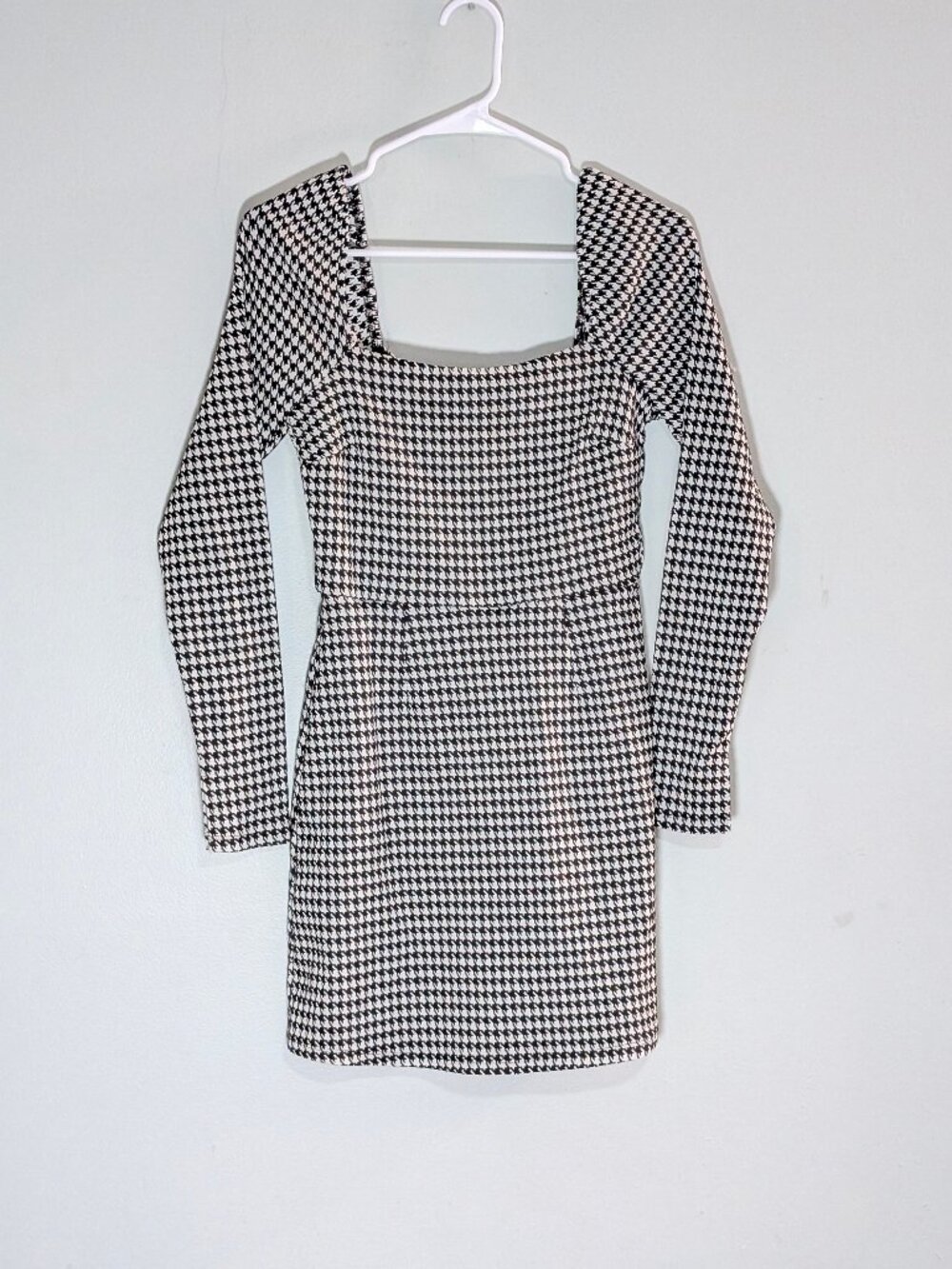 Mi Ami Women's Black White Houndstooth Square Neck Long Sleeve Mini Dress Size M